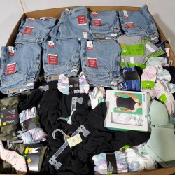 LOT OF 800 PIECES Clothing & Accessories - MEN'S/WOMEN'S/KIDS